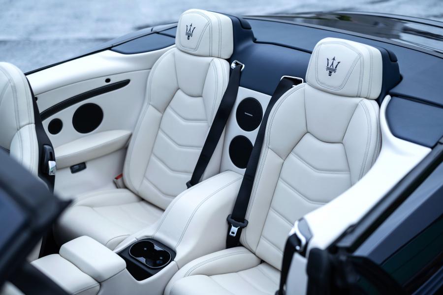 Интерьер Maserati GranCabrio Sport 2017 года  (JP) (фото 16 из 21)